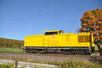 203 306-6 von DB Netz Instandhaltung 92 80 1 202 306-6 D-DB mit Bauzug bei Urspring am 12.10.2010.