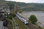 428 606  SWEX  bei der Einfahrt in Oberwesel am 3. Mai 2022.