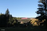 612 587 auf dem Viadukt ber die Fichtelnaab bei Neusorg als RE5290 aus Cheb auf dem Weg nach Nrnberg.