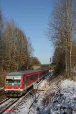 Nachschuss vom RE 59796 Schlerverstrkungszug und 928 402-7 in Reuth bei Erbendorf.