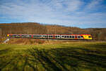 Der fünfteilige Stadler FLIRT 429 445 / 429 045 der HLB (Hessischen Landesbahn), am 02.03.2022, als RE 99 (Siegen – Gießen), von Rudersdorf (Kr.