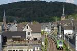Durch die Langenberger Altstadt fährt 3429 001 am 29.05.2021 mit einer S 9 von Wuppertal nach Essen 
