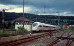 br-411415-ice-t/568212/unterwegs-auf-der-gaeubahn-ein-ice Unterwegs auf der Gäubahn: Ein ICE T verlässt im Mai 1999 Tuttlingen in Richtung Stuttgart