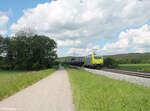 185 632-7 zieht mit einem Kesselzug bei Pölling in Richtung Regensburg. 20.05.24