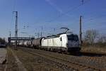 Auch viereinhalb Jahre nach ihrer Auslieferung tr�gt 193 617 immer noch die wei�e Farbe, in der Siemens die Lok an Alpha Trains �bergeben hat.