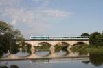 Der ALEX, bespannt mit 223 072, �berquerte am 23.08.12 die Br�cke �ber dem Flu� Regen Richtung Regensburg.