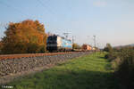 6193 813 zieht mit einem Containerzug bei Thüngersheim in Richtung Gemünden. 27.10.24