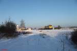 218 391-1 hat Marktredwitz verlassen mit einem Bauzug nach Neuenmarkt/Wirsberg und is hier kurz vor Waldershof.