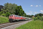 218 433-1 zog zusammen mit 218 430-7 am 13.06.2020 den EC 194 nach Zürich HB und wurde dabei in Martinszell fotografiert.