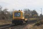 DB Netz/Infrago 741 328 knttert bei Kaarst der auf einem offenbarer Stelle stehender Fotograf vorbei am 21 Februar 2025.