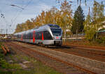 Der dreiteilige Stadler FLIRT DB 427 608-5 / 827 108-2 / 427 108-6, ex Abellio Rail NRW ET 23 2109  Kreis Siegen-Wittgenstein   fhrt am 30.10.2022,  als RE 16  Ruhr-Sieg-Express  (Essen - Hagen