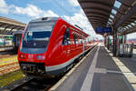 Gleich in Dreifachtraktion stehen 3 gekuppelte Dieseltriebwagen mit Neigetechnik der Baureihe 612 (Bombardier RegioSwinger) als RE 30 (Hof - Bayreuth - Pegnitz - Nrnberg) im Hbf Hof zur Abfahrt