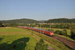 114 033 ist mit zwei weiteren 114ern in der Mitte des Zugverbandes am Abend des 21.07.2021 als Leerreisezug auf dem Weg von Bad Soden-Salmünster nach Frankfurt Hbf und wurde dabei von einer