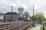 ES64 U2 - 025 rollt mit einem Coiltransport durch Rüdesheim am Rhein.