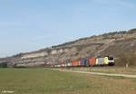 ES64 F4 202 zieht ein Containerzug nach Süden bei Thüngersheim.