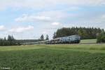 225 002 und 225 802 ziehen den VW Autozug Glauchau - München Milbertshofen bei Marktleuthen.