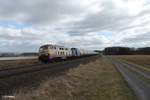 217 002-5 und V1253 ziehen bei Oberteich den Kesselzug Vohburg - Cheb.