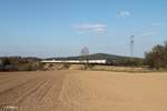 212 322 zieht ein leeren Kesselzug aus Cheb über das Rößlau Viadukt bei Seußen.