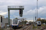 evb VT 648 198 macht gleich HALT am Bahnsteig in Bremervörde.