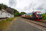 Am 05.07.2021 in Scheuerfeld (Sieg) beim Kleinbahnhof der WEBA (Westerwaldbahn) stehen bereit fr ihre nchste Aufgabe, der Abfuhr von schweren Holzzgen:   Vorne die Bombardier TRAXX F160 AC3 LM, 187