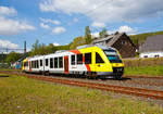   Der VT 267 (95 80 0648 167-4 D-HEB / 95 80 0648 667-3 D-HEB) ein Alstom Coradia LINT 41 der HLB (Hessische Landesbahn), hat am 29.04.2019 den Bf Brachbach/Sieg verlassen und fährt als RB 93