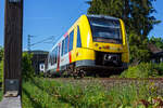 In Froschperspektive, der Verbrennungstriebwagen VT 505 (95 80 1648 105-2 D-HEB / 95 80 1648 605-1 D-HEB) der HLB (Hessische Landesbahn GmbH), ein Alstom Coradia LINT 41 der neuen Generation, hat am 09 Mai 2025 den Bahnhof Betzdorf/Sieg verlassen und fährt, als RB 93  Rothaarbahn  nach Erndtebrück, weiter in Richtung Kirchen/Sieg.

Der LINT 41 der neuen Generation wurde im Juni 2015 von ALSTOM Transport Deutschland GmbH (vormals LHB) in Salzgitter-Watenstedt unter der Fabriknummer D041418-005 gebaut und an die HLB für den Standort Siegen ausgeliefert. Abnahmetag war der 30.06.2015.