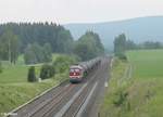 132 158 zieht bei Neudes den Kesselzug Bitterfeld - Neustadt/Donau.