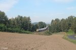 266 442 zieht den Rüdersdorfer Zementzug nach Regensburg durchs Naabtal.