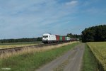 223 143 zieht bei Oberteich den Wiesau Containerzug nach Hamburg.