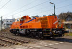 Die an die Hering Bahnbau vermietete 261 310-7  Emma  (92 80 1261 310-7 D-NRAIL), eine Voith Gravita 10 BB der northrail GmbH, fährt am 01.04.2021 als Lz bei Niederschelden über die