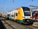 3462 526-9 als RE 63919 von Rostock Hbf nach Sassnitz bei der Ausfahrt im Rostocker Hbf.25.10.2024