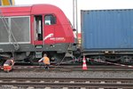 Lok und Wagen in einander verkeilt