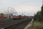 118 770 und 204 237 ziehen den ersten Teil des Wiesau Containerzugs nach Hof raus aus dem Gelände vom Ziegler.