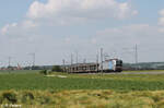 6193 141-9 zieht mit einem leeren offenen Autotransportzug kurz vor Uffenheim gen Süden.04.06.24