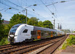   Zwei gekuppelte vierteilige Siemens Desiro HC (462 017 und 462 019) des RRX Rhein-Ruhr-Express (betrieben vom der National Express) fahren am 01.06.2019 in den Bahnhof Köln Messe/Deutz ein.