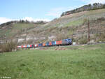 193 565-9 mit Containerzug bei Himmelstadt gen Sden.