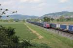 482 012-2 zieht bei Großsachsen-Heddesheim einen Containerzug in Richtung Mannheim/Heidelberg.