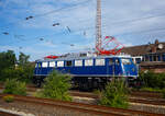 Auf unserer Fahrt mit einem IC nach Oberhausen am 24 Juni 2025 kommt uns kurz vor Oberhausen Hbf diese Bügelfalten E 10 entgegen, leider mit Spiegelungen da durch die Scheibe fotografiert.