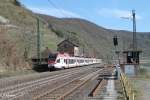 414 und 407 als SE25018 Frankfurt/Main - Neuwied einfahrt in Kaub.