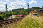 Die 146 006-2 (91 80 6146 006-2 D-DB) der DB Regio NRW schiebt am 06.06.2023 den RE 9 rsx - Rhein-Sieg-Express (Siegen – Köln – Aachen) Steuerwagen voraus durch Kirchen an der Sieg