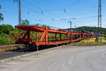 Vierachsiger (2 x zweiachsiger) Doppelstock-Autotransportwagen, 25 80 4371 630-1 D-ATG, der Gattung Laaers 560.1 (BA 5.854) der DB Cargo Logistics GmbH (ex DB Schenker ATG), am 28 Juni 2024 im