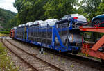Offener vierachsiger (2 x zweiachsiger) Doppelstock-Autotransportwagen 25 80 4363 222-7 D-TRFSA der Gattung Laaers, der spanischen DB Tochter Transfesa Logistics S.A., beladen mit Autos der bekannten Marke aus Ingolstadt, am 16 Juli 2025 im Zugverband bei einer Zugdurchfahrt durch Kirchen (Sieg) in Richtung Köln. 

TECHNISCHE DATEN:
Gattung: Laaers 
Spurweite: 1.435 mm (Normalspur)
Anzahl der Achsen: 4
Länge über Puffer: 31.000 mm
Achsabstände: 10.000 mm / 5.160 mm / 10.000 mm
Laufraddurchmesser (neu): 840 mm (außen) / 730 mm (mittleren)
Ladelänge: 30.070 mm (unten) / 30.550 mm (oben)
Höchstgeschwindigkeit: 100 km/h (120 km/h leer)
Eigengewicht: 34.000 kg
Nutzlast: 30 t bei Streckenklasse A, 34,0 t ab B (max. 18 t pro Ebene)
Kleinster befahrb. Gleisbogenhalbmesser: 75 m
Bremse: KE-GP-A
Verwendungsfähigkeit: TEN-GE

Die Transfesa Logistics S.A. ist ein spanisches Transport- und Logistik-Unternehmen mit Sitz in Madrid, das sich auf Schienen- und Straßentransporte unter anderem für die Automobilindustrie spezialisiert hat. An Transfesa sind die Deutsche Bahn (ca. 84 %) und die Renfe (ca. 11 %) beteiligt. Der Rest ist im Streubesitz.