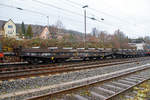 Drehgestellflachwagen mit sechs Radstzen, mit Lademulden fr Coiltransporte (Blechrollen) der Gattung Sahmms-t 710, Nummer 31 80 4871 341-2 RIV D-DB der DB Cargo Deutschland AG, am 08.12.2018 bei