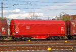 Vierachsiger Drehgestell-Flachwagen mit verschiebbarem Planenverdeck und Lademulden fr Coiltransporte, 31 80 4676 137-7 D-DB, der Gattung Shimmns-ttu 708.4, der DB Cargo am 14.04.2018 im Zugverband