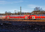 Der wweite Klasse klimatisierter Doppelstock-Reisezugwagen (Hocheinstiegs-Dosto) D-DB 50 80 26-75 137-2, der Gattung DBpza 753.5, vom rsx - Rhein-Sieg-Express der DB Regio NRW (Aachen), eingereiht im