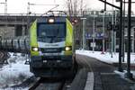 Am Kopf! Captrain 159 102 zieht am 13 Februar 2026 ein Getreidezug durch Hamburg-Harburg.