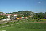 193 856 zieht mit einem Containerzug durch Retzbach-Zellingen. 11.05.24