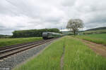 185 569-1 zieht mit einem Hödlmayr Autotransportzug bei Retzbach-Zellingen gen Süden. 18.05.24