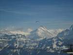(138'323) - Basejumper �ber dem Niederhorn am 11.