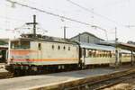 BB 80003 rangiert mit ein Nachtzug in Paris-Austerlitz am Abend von 21 September 2004.